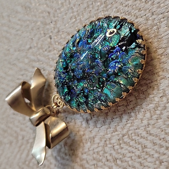 Vintage Jewelry - VINTAGE CZECH Dragons Breath Opal Cabochon Brooch With Bow